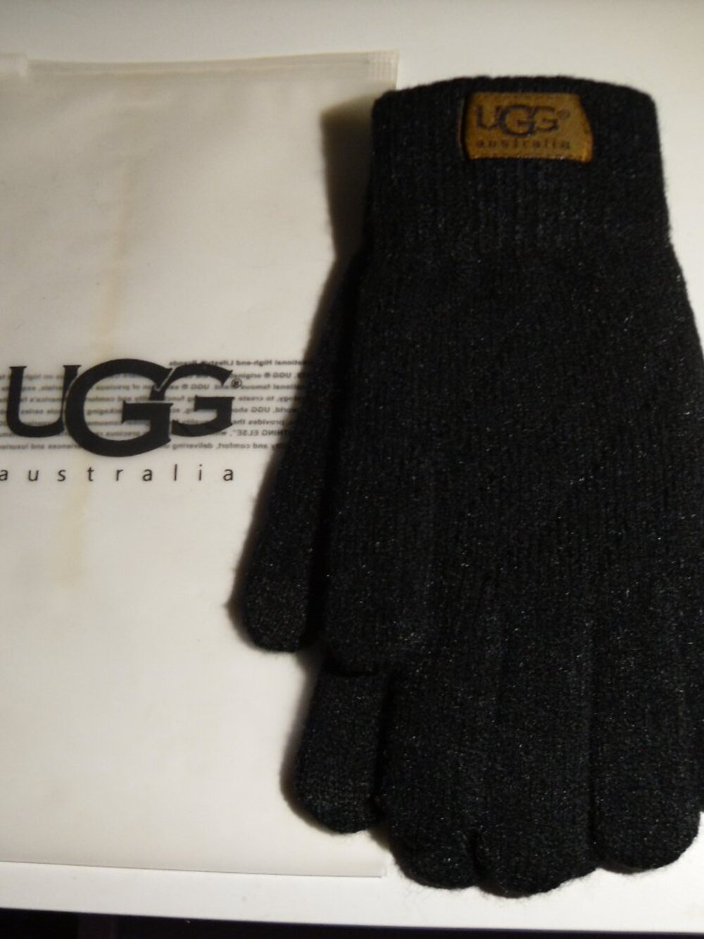 UGG women's gloves black new